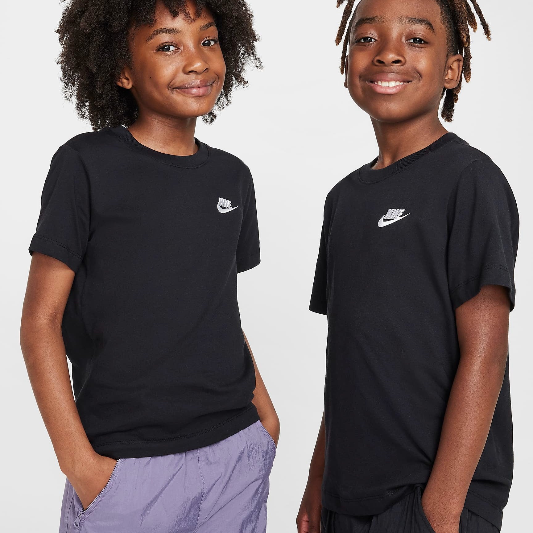 NIKE KIDS NSW TEE EMB FUTURA LBR-FZ5177-010