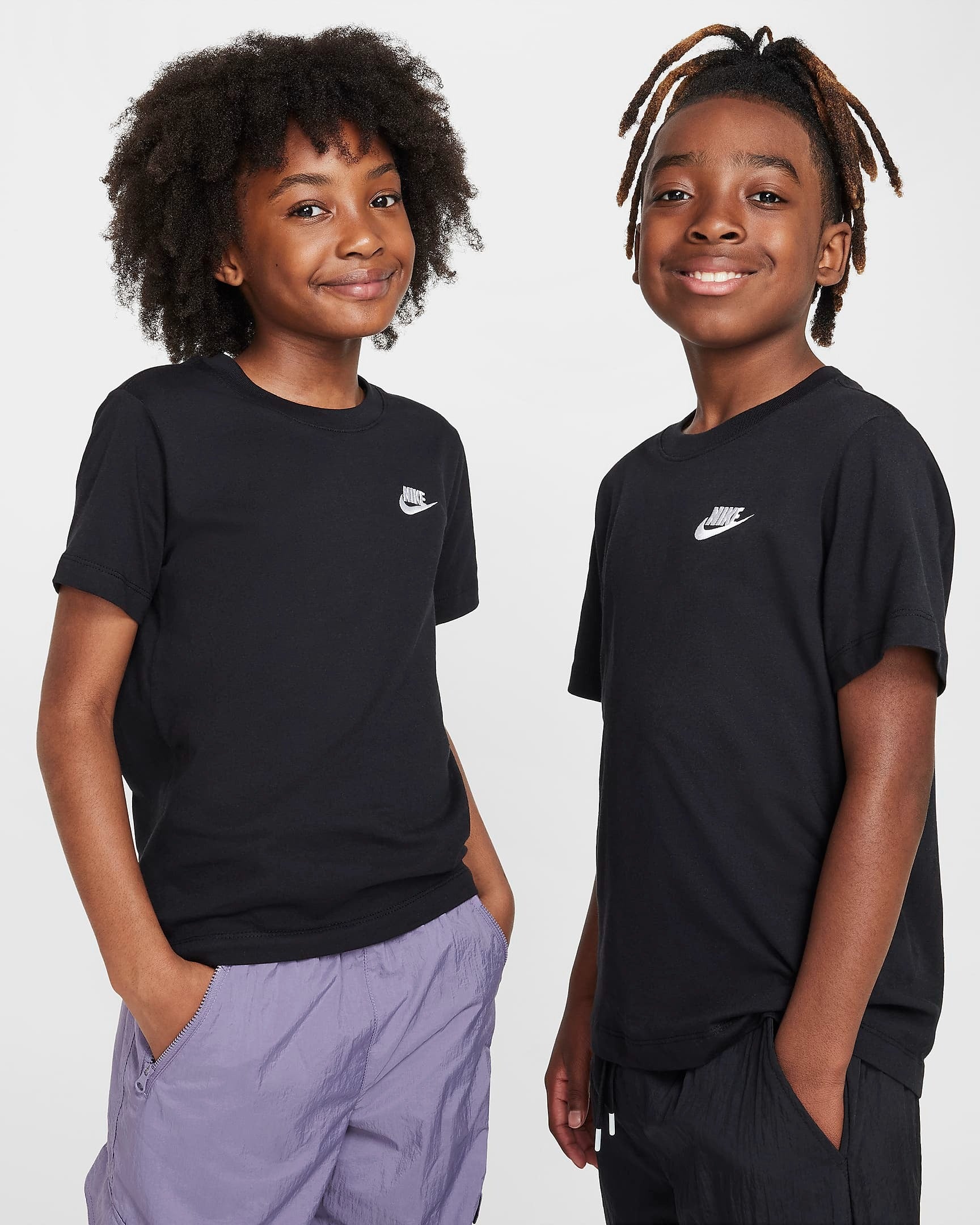 NIKE KIDS NSW TEE EMB FUTURA LBR-FZ5177-010