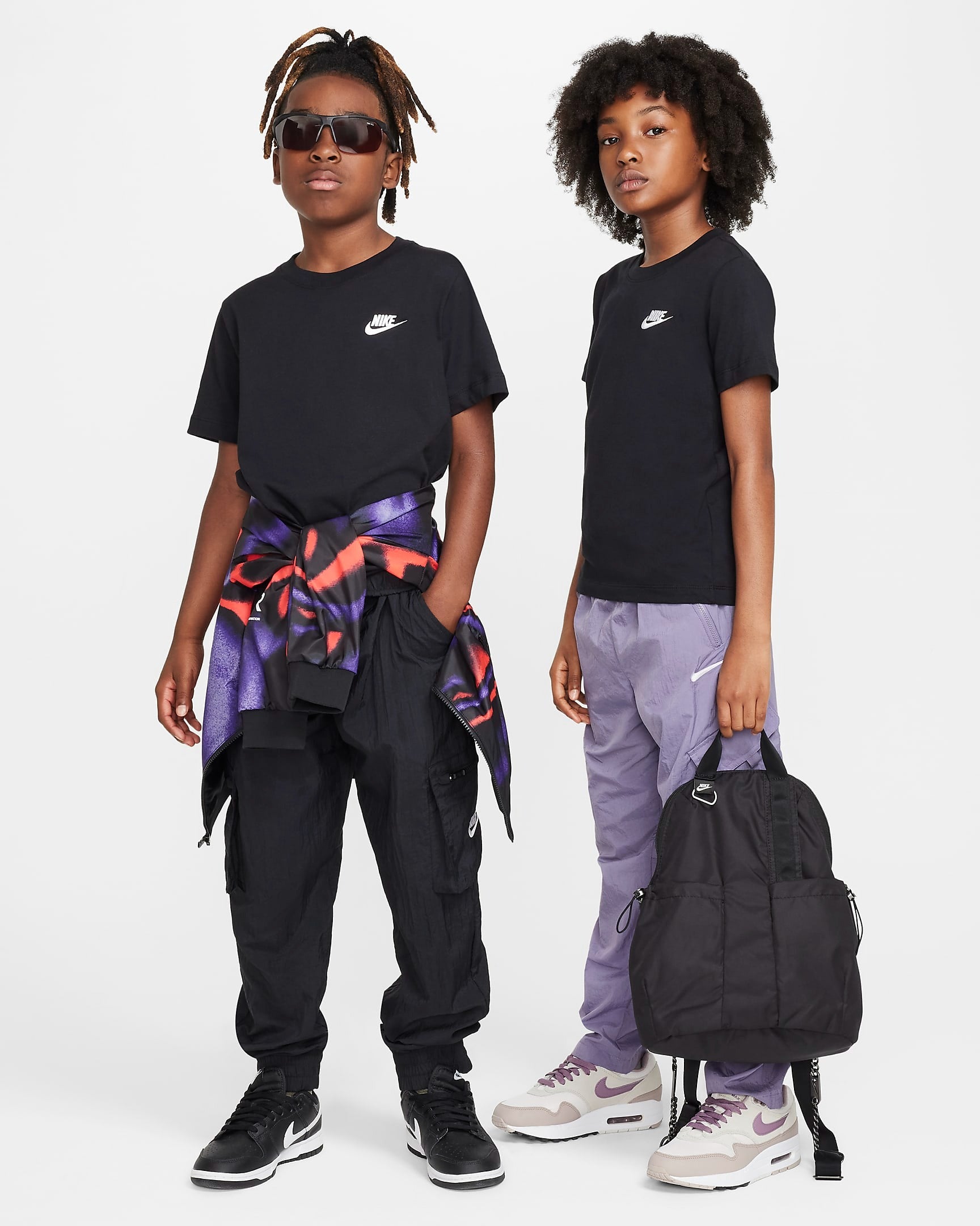 NIKE KIDS NSW TEE EMB FUTURA LBR-FZ5177-010