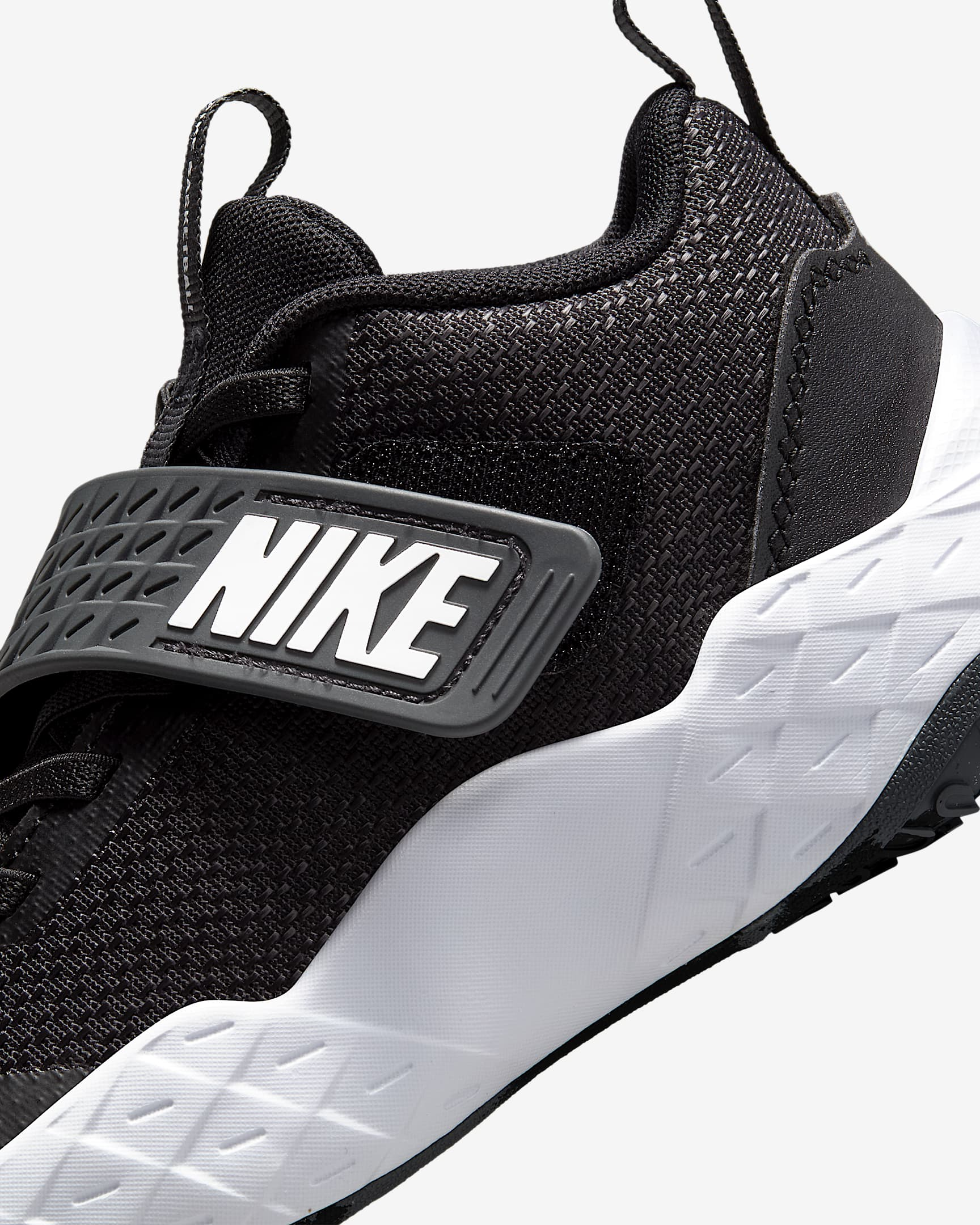NIKE KIDS TEAM HUSTLE D-HF6280-002